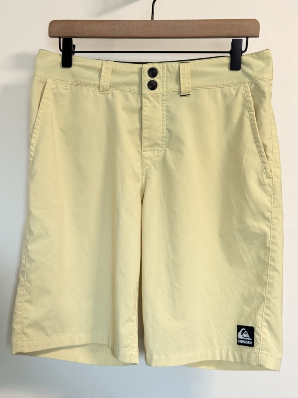 Quiksilver Pale Yellow Board Shorts Men’s 32x10 Surf Skate Shorts